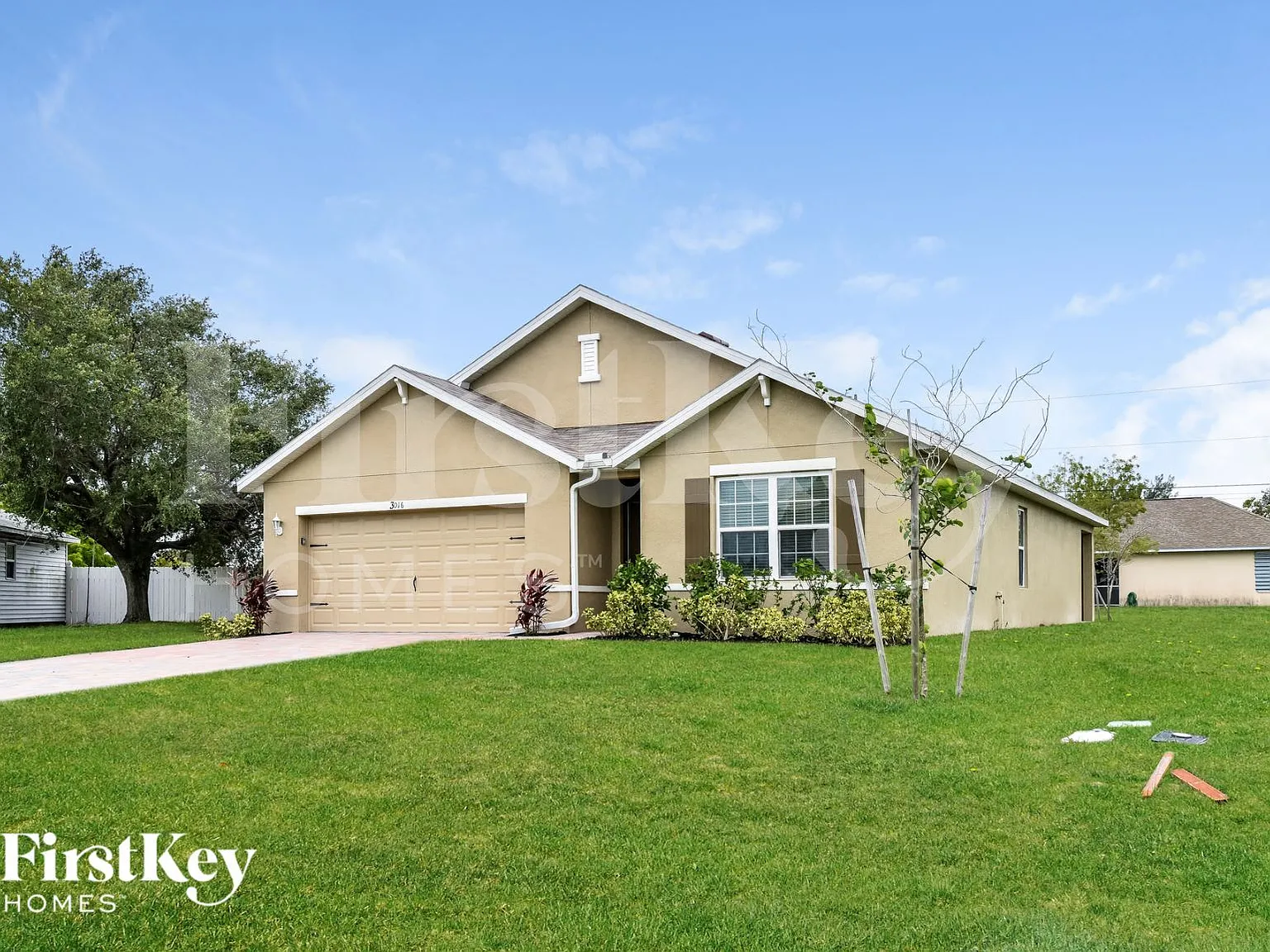 4 bed, 2.0 bath, 1828 sqft, $2,315 — Photo 2