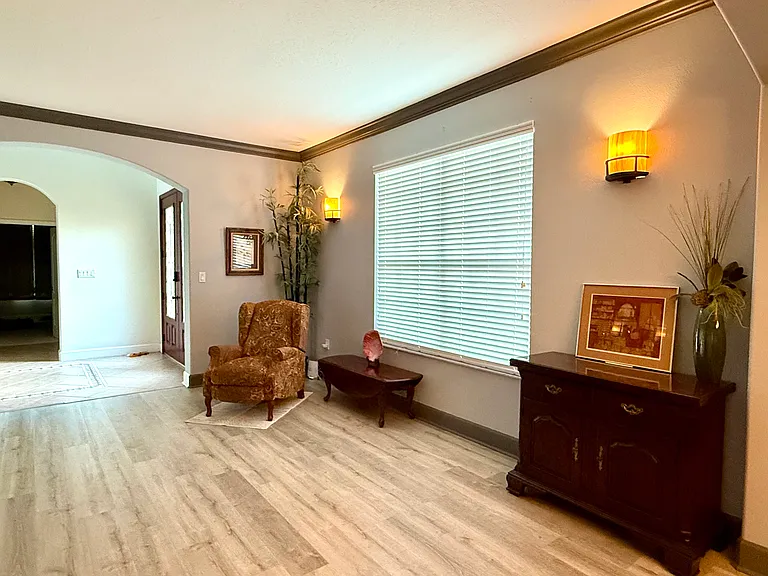 885 Chatsworth Dr — Photo 18