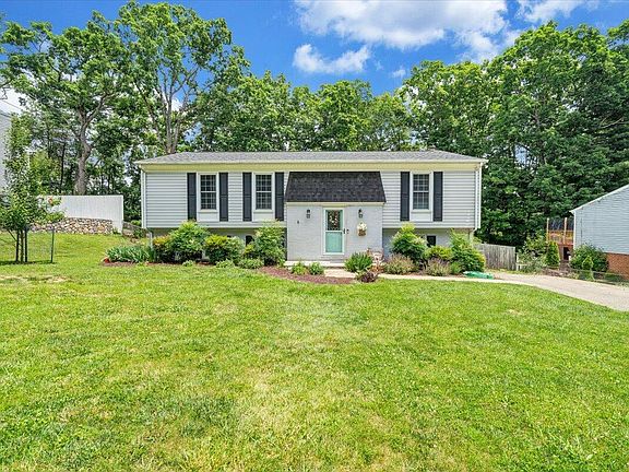 2nd image of 2919 Purple Finch Rd