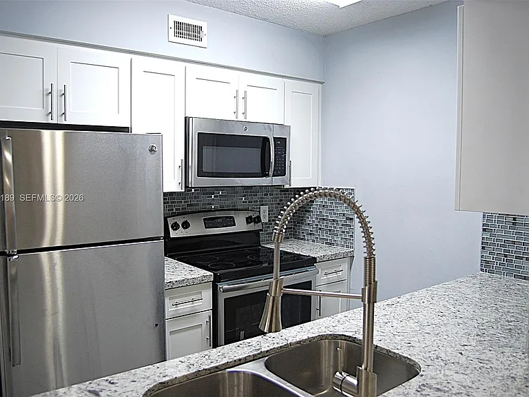 2803 N Oakland Forest Dr #108 — Photo 7