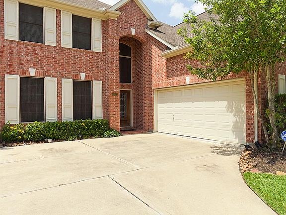 Long, curved drive way to your 2 car garage. Front windows have solar screens.
