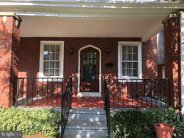 1st image of 823 N Harrison St