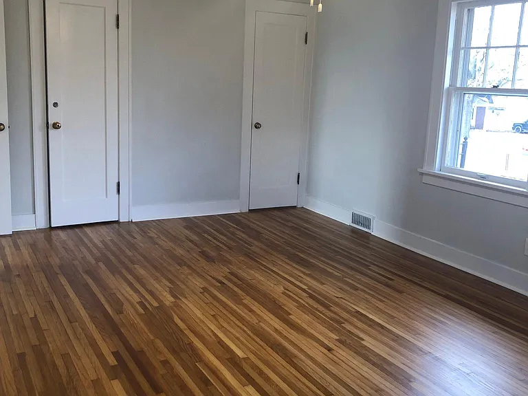 1489 W Riverview Ave — Photo 9