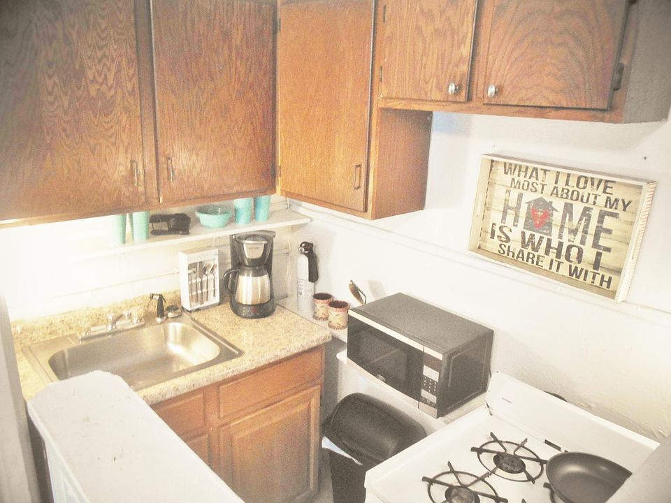 Full Kitchen - Both large and small appliances included
