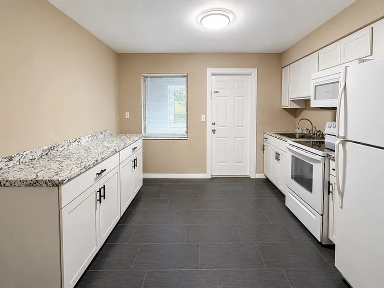 329 Tudor Dr #R — Photo 6