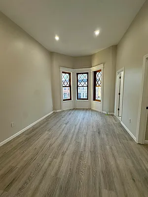 Rented by R New York | media 19