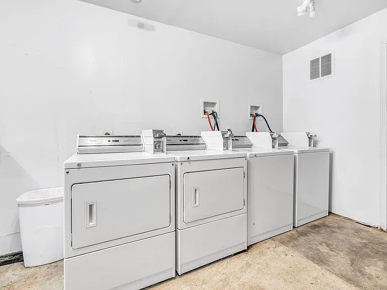 2810 E Main St — Photo 8