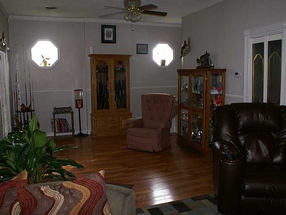 4th image of 229 E Fairground Ave