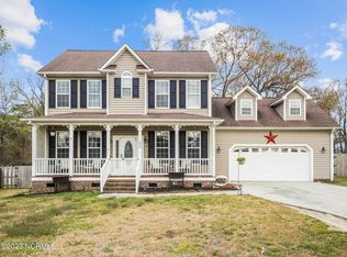 102 Daniel Ct, Richlands, NC 28574