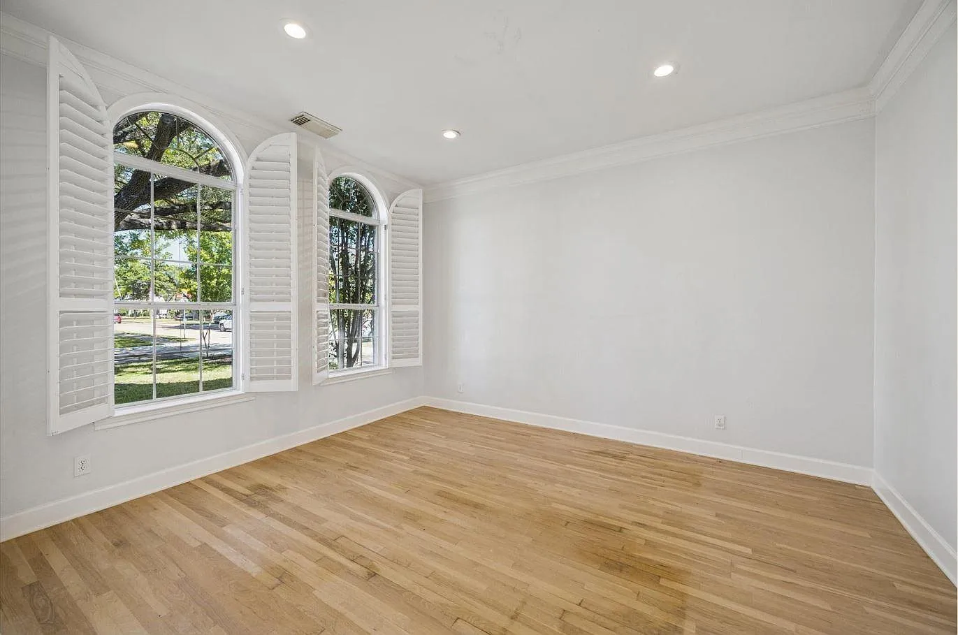 5 bed, 4.5 bath, 3287 sqft, $5,500 — Photo 3