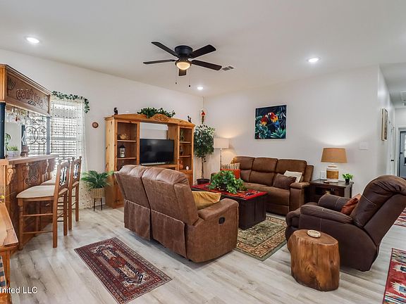 3rd image of 13494 Dee Ave
