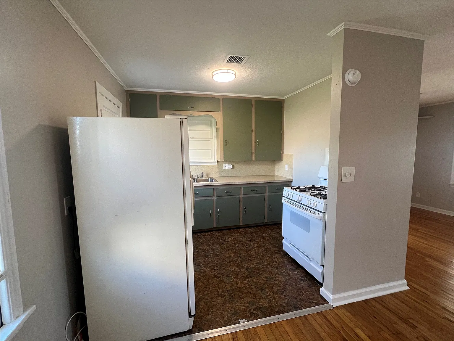 2 bed, 1.0 bath, 935 sqft, $1,250 — Photo 3