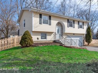 6N137 Emily Ln, St Charles, IL