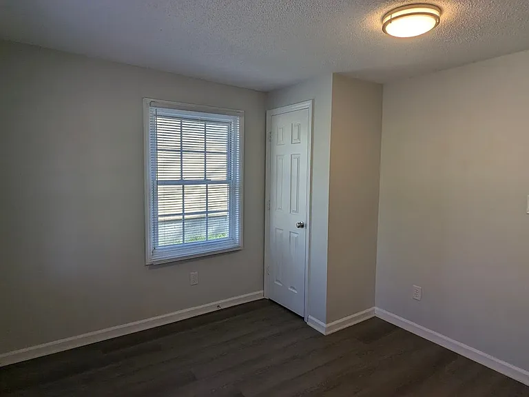 907 Bennett St — Photo 26