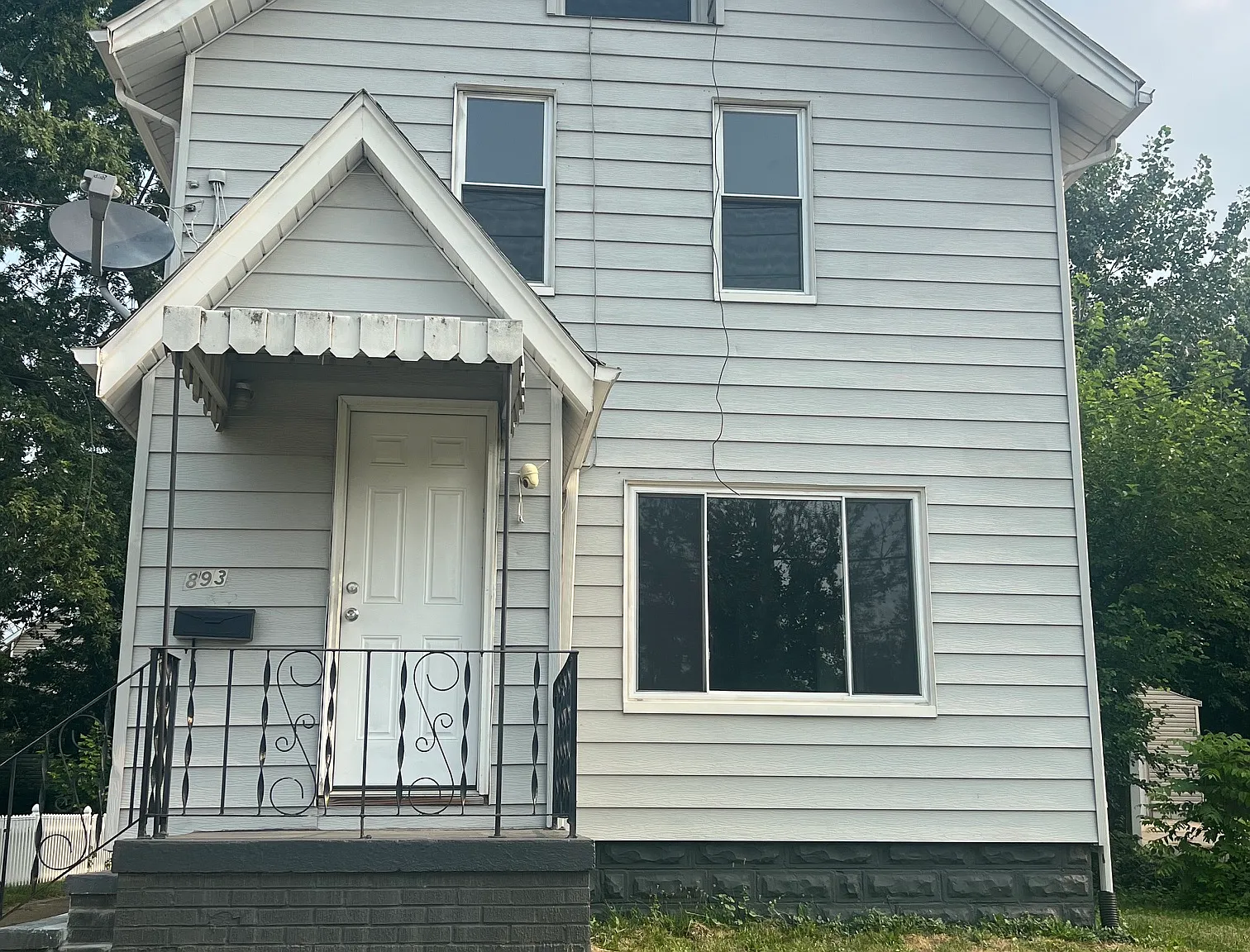 3 bed, 1290 sqft, $1,295 — Photo 1
