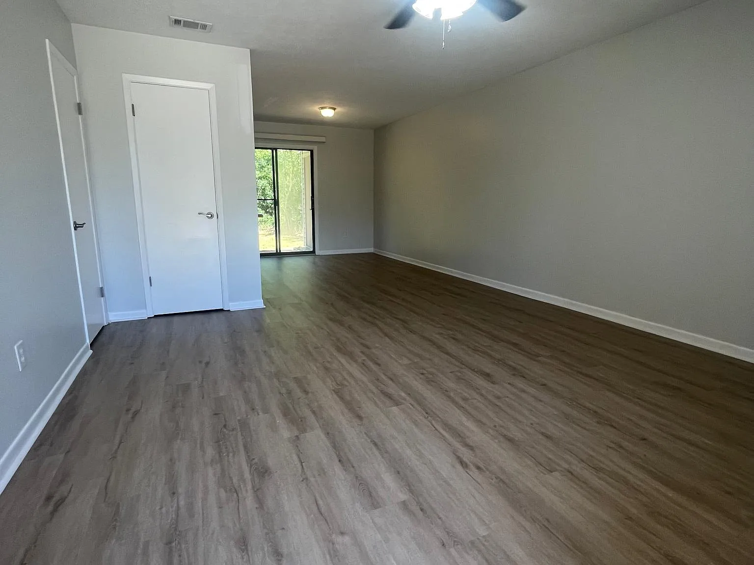 2 bed, 1.5 bath, 1100 sqft, $1,600 — Photo 3