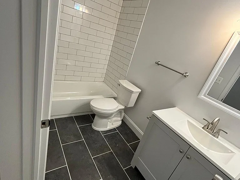 325 V St NE #1 — Photo 25