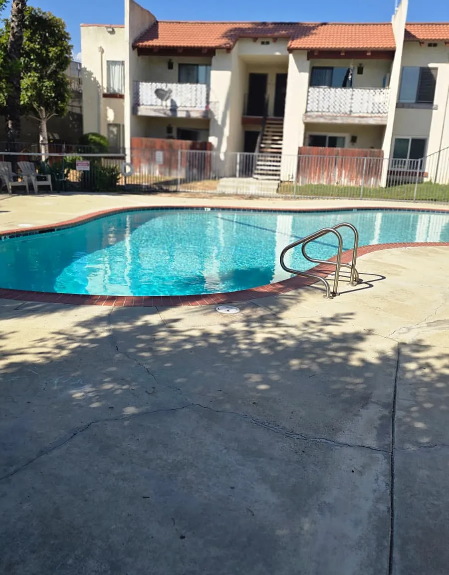 2 bed, 949 sqft, $2,300 — Photo 1