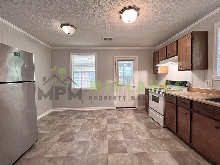 137 Miranda Rd — Photo 34