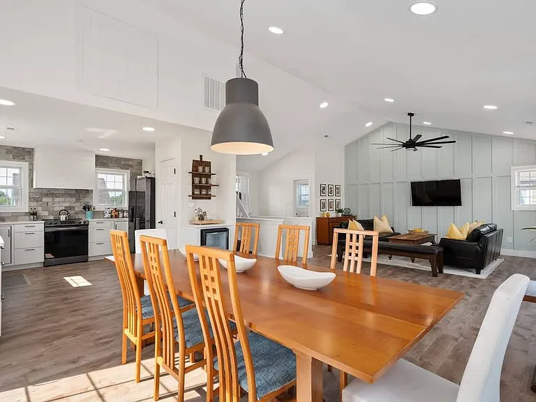 511 W Archdale St #A — Photo 12