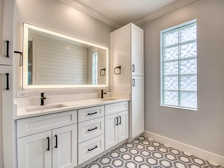 240 Poinciana Dr — Photo 16