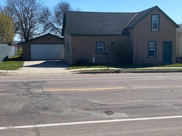 3 BR, 1 BA 1 3/4 story home for rent!