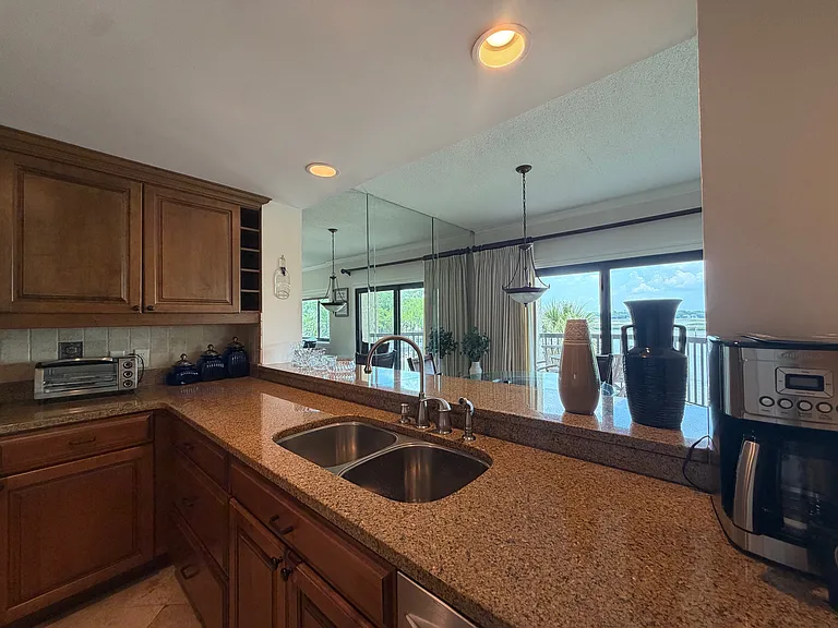 2 Shelter Cove Ln — Photo 8