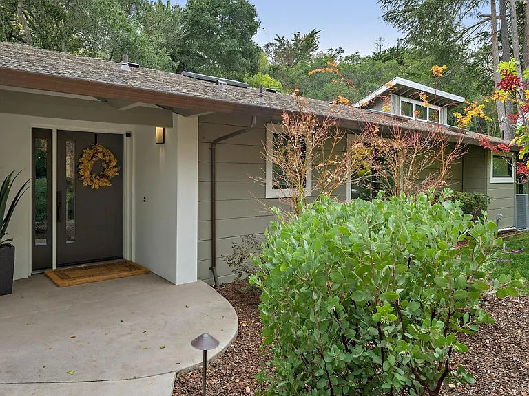 29 Eugenia Ln — Photo 1