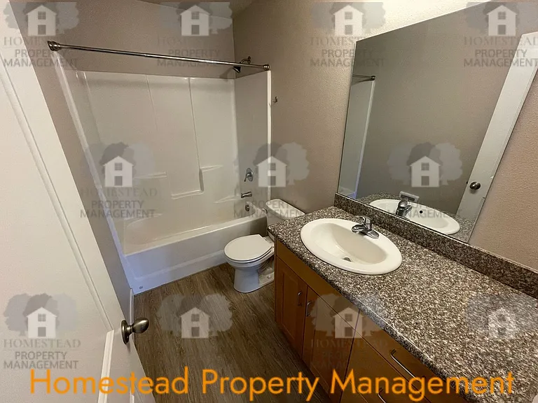 351 N Broad St #1-4 — Photo 14