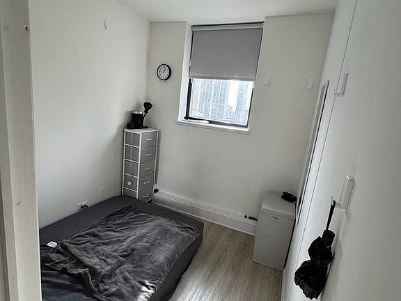 3rd image of 50 W 34th St #23C072
