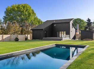 19 Shinnecock Rd, Hampton Bays, NY 11946