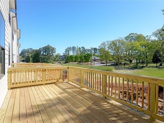 3rd image of 2794 Woodland Ter SE
