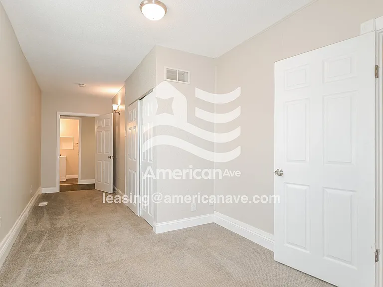 79867_008_main_bedroom_13884646.jpg