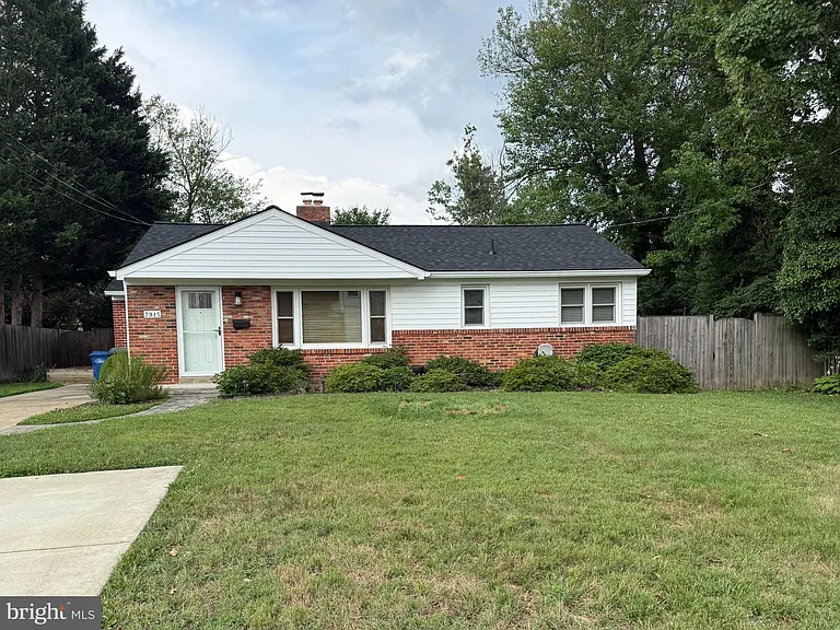7915 Fairfax Rd — Photo 20