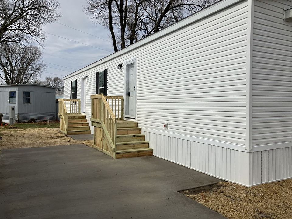 2nd image of 260 Carter Place Site #B-14