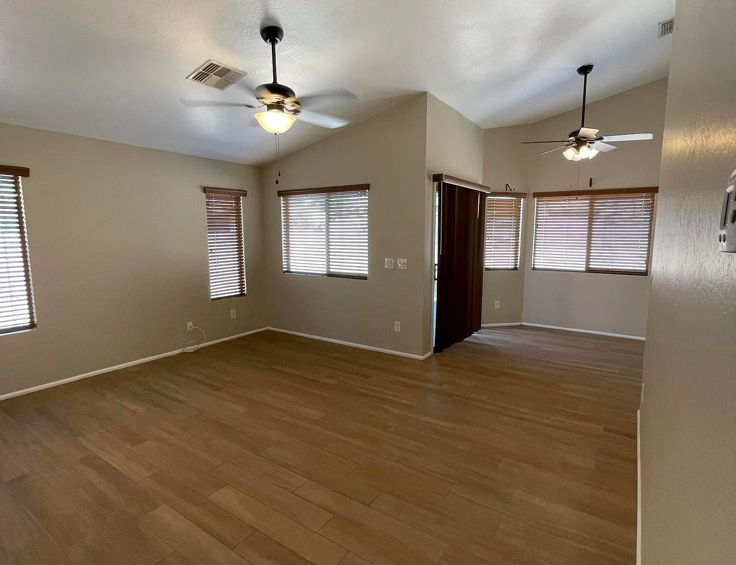 3 bed, 2.0 bath, 1124 sqft, $1,600 — Photo 4