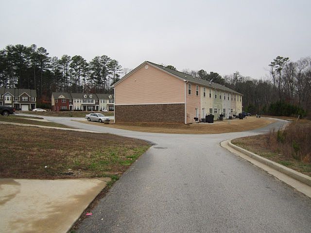 2nd image of 4906 Heritage Cir