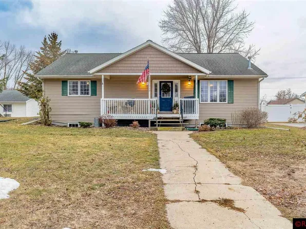 430 2nd St NE, Madelia, MN 56062