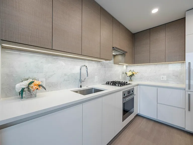 4168 Lougheed Hwy #811 — Photo 4
