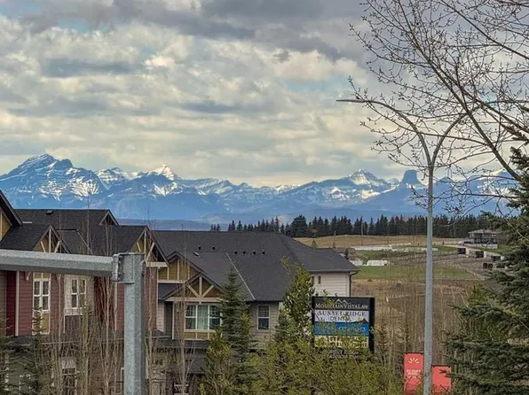 8 W Sunset Sq, Cochrane, AB T4C 0H3