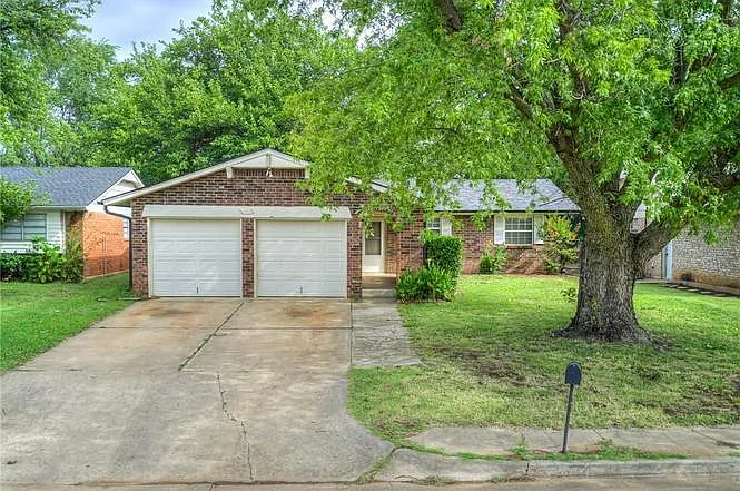 801 Robin Hill Rd — Photo 2