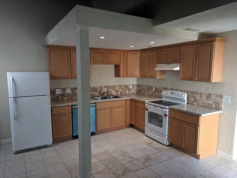 4521 Greensboro Way — Photo 8