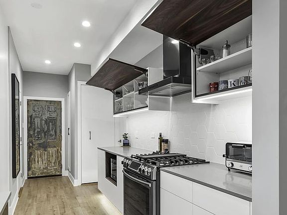 4th image of 714 N Throop St APT 1F