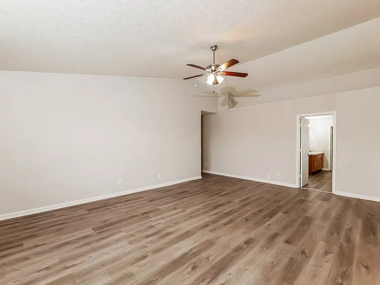 5742 Twin River Ln — Photo 13