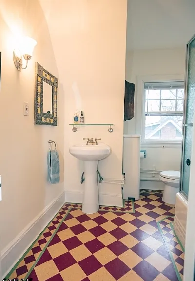 110 Montclair Ave — Photo 46
