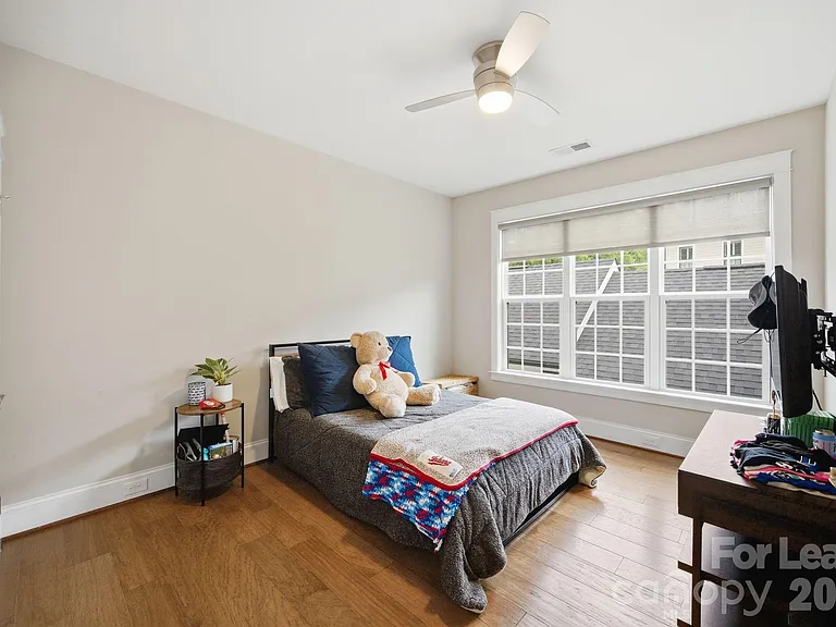 519 Griffith Village Ln — Photo 30
