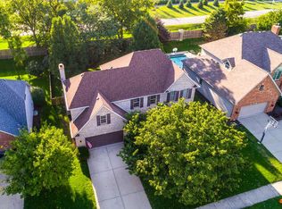 3952 Bluejay Ln, Naperville, IL 60564