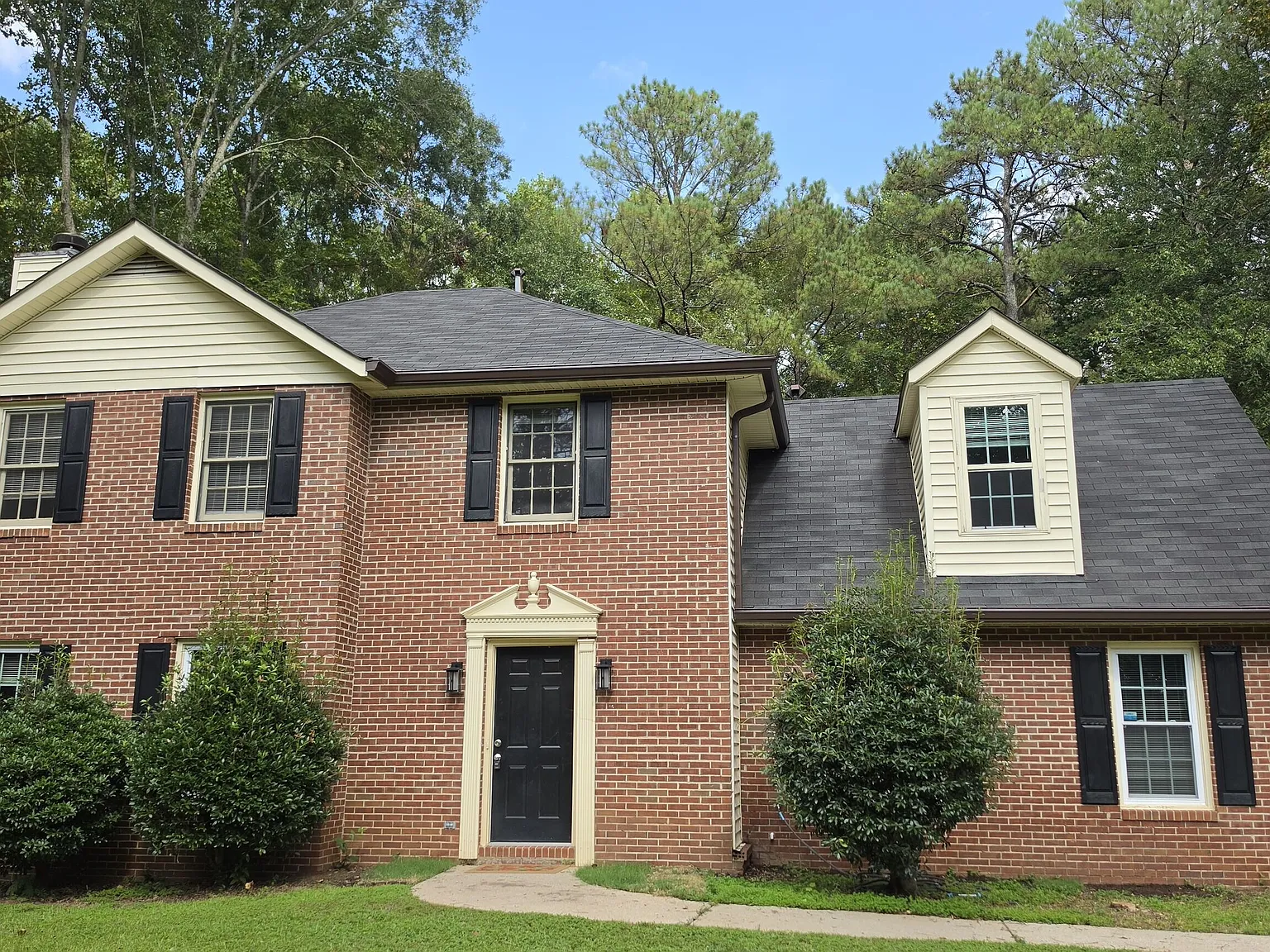 4 bed, 2.5 bath, 1921 sqft, $2,000 — Photo 1