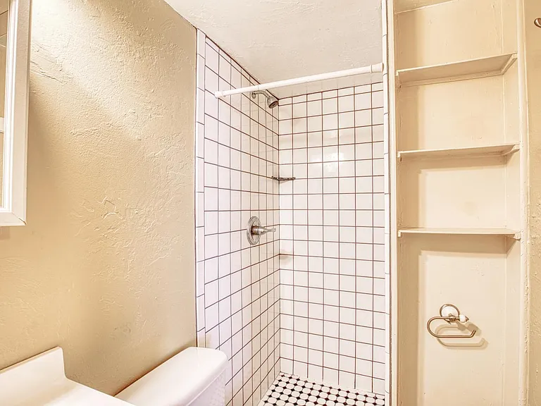 521 E University Blvd #4 — Photo 10