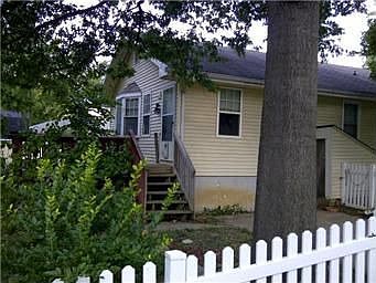 2nd image of 825 E Fair St